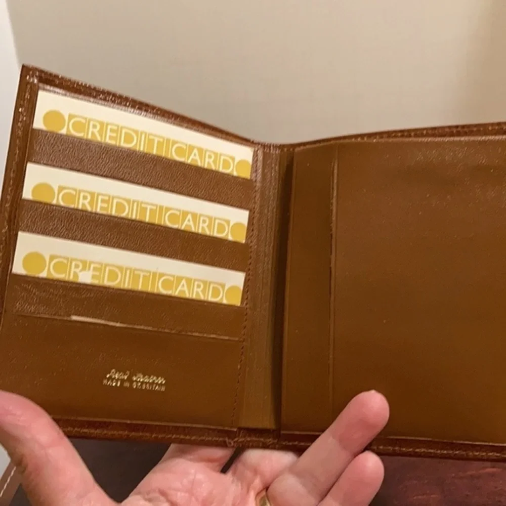 NWOT made in Great Britain caramel leather billfold